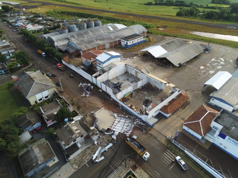 A Defesa Civil divulgou imagens que mostram os estragos causados por uma microexplos&atilde;o em Xanxer&ecirc;. &mdash; Foto: Defesa Civil/Divulga&ccedil;&atilde;o/ND