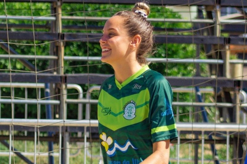 Goleira do Enseada e da Sele&ccedil;&atilde;o Brasileira, Ana B&ecirc; participa do Desafio “Chute a Gol NDTV” – Foto: Reprodu&ccedil;&atilde;o/Instagram