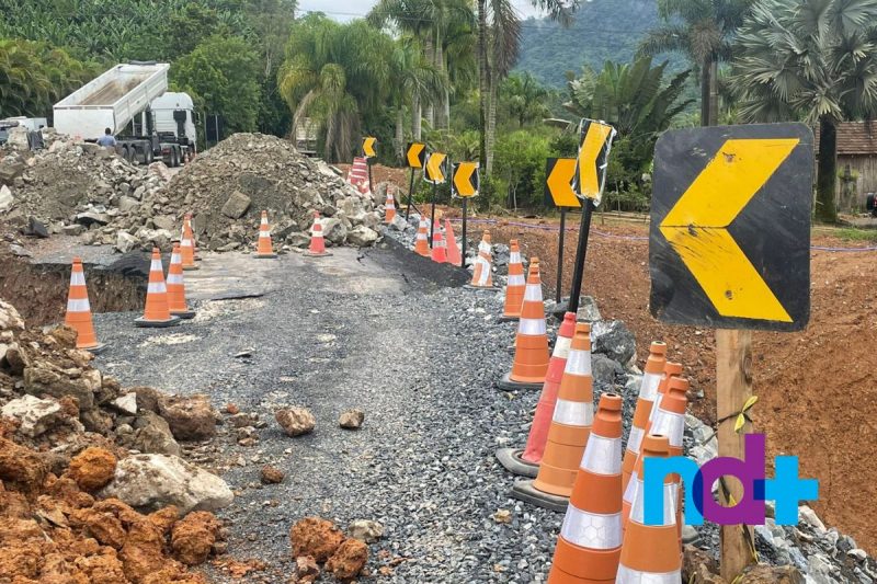 Novo deslizamento voltou a interditar a BR-280 em Corup&aacute; – Foto: Felipe Bambace/NDTV