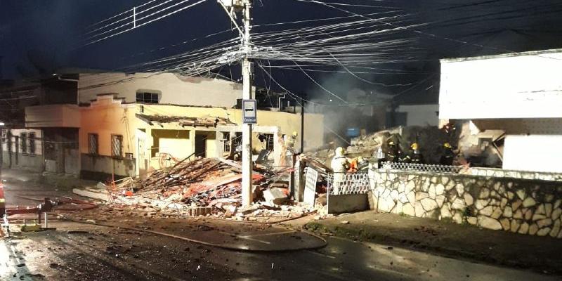 Duas casas desabam ap&oacute;s explos&otilde;es em Minas Gerais – Foto: Corpo de Bombeiros/divulga&ccedil;&atilde;o/ND