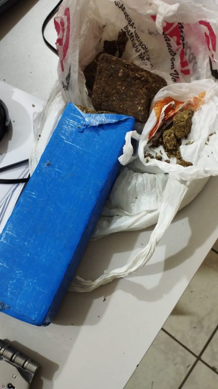 700 gramas de maconha foram encontradas na casa do procurado – Foto: Pol&iacute;cia Civil / Reprodu&ccedil;&atilde;o ND