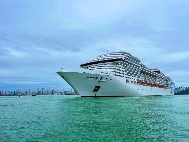 Transatl&acirc;ntico com mais de 3 mil passageiros atraca em Balne&aacute;rio Cambori&uacute; – Foto: Ederson Senna/Divulga&ccedil;&atilde;o/ND