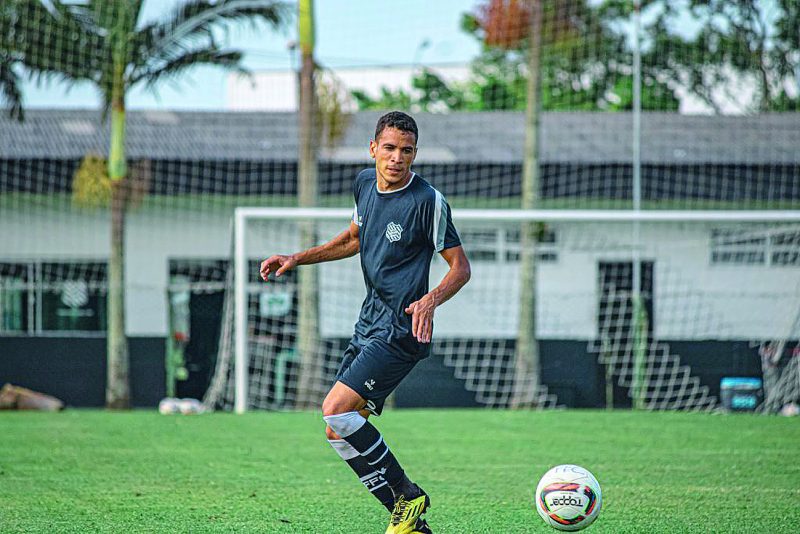 Elias &eacute; um candidato forte para assumir a lateral-direita – Foto: Patrick Floriani/Figueirense/ND