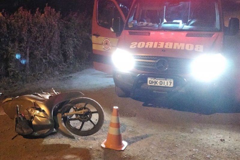 Um dos motociclistas teria morrido ap&oacute;s queda de moto – Foto: Corpo de Bombeiros Militar/Divulga&ccedil;&atilde;o/ND