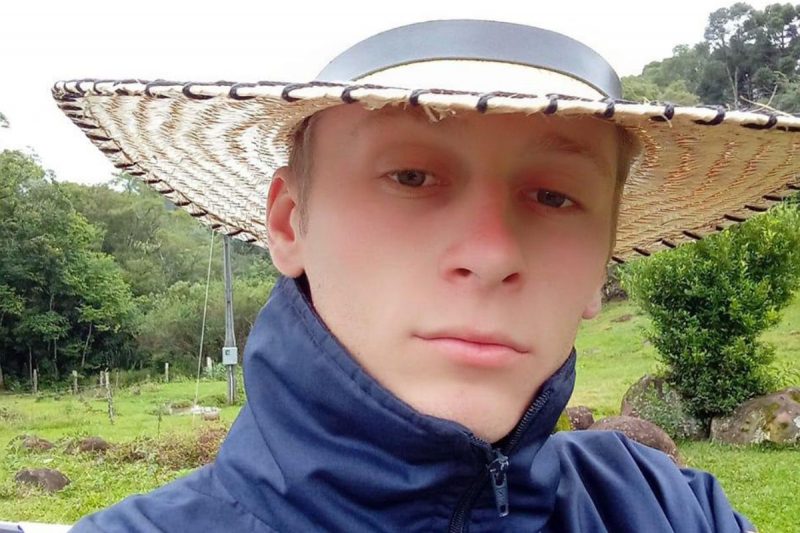 Erm&iacute;nio Ryba, de 23 anos, foi encontrado na tarde de quinta-feira (19), no rio Timb&oacute; – Foto: Reprodu&ccedil;&atilde;o/Internet