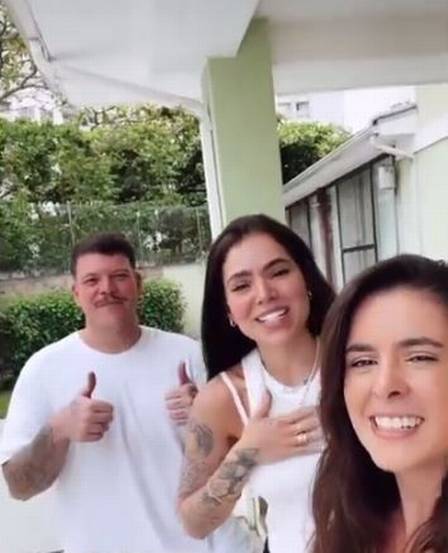 Ferrugem e a influenciadora Thais Vasconcelos realizam sonho da mans&atilde;o pr&oacute;pria – Foto: Reprodu&ccedil;&atilde;o