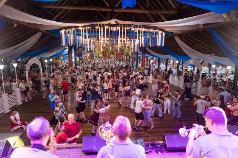 Pomerode bate recorde de p&uacute;blico em cinco edi&ccedil;&otilde;es da Festa Pomerana – Foto: Daniel Zimmemann / Reprodu&ccedil;&atilde;o ND