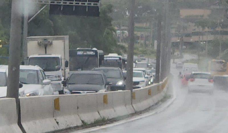 Nas SC-405 e SC-406, na regi&atilde;o do Sul da Ilha, motoristas se deparam com muita lentid&atilde;o pr&oacute;ximo do viaduto do Rio Tavares – Foto: Ricardo Pastrana/GMF/Divulga&ccedil;&atilde;o/ND