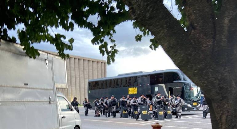Governo coloca Força Nacional de prontidão na Esplanada para conter manifestações violentas