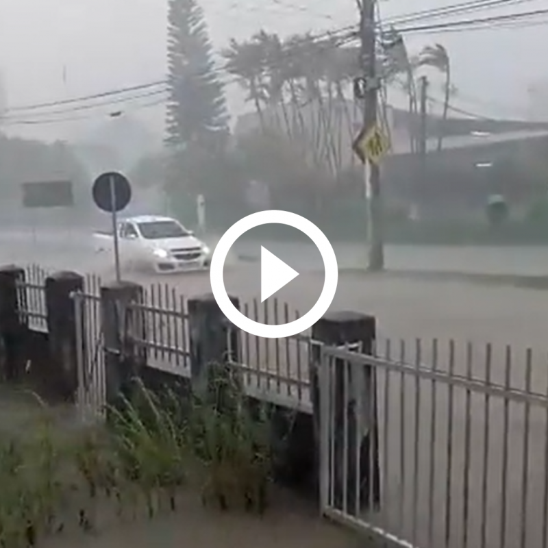 Grande volume de chuva assusta moradores e causa alagamentos em Brusque – Foto: Divulga&ccedil;&atilde;o/Redes Sociais/Reprodu&ccedil;&atilde;o/ND