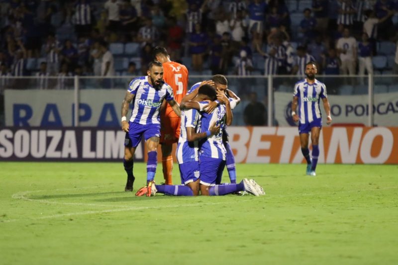 Jogadores do Avaí comemoram um dos gols da partida &#8211; Foto: Frederico Tadeu/Avaí F.C/ND