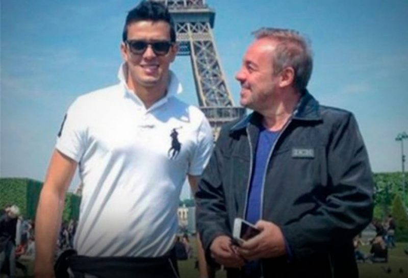 Catarinense de Forquilhinha Thiago Salv&aacute;tico e o apresentador Gugu Liberato nas suas viagens pelo mundo. – Foto: Divulga&ccedil;&atilde;o/ND