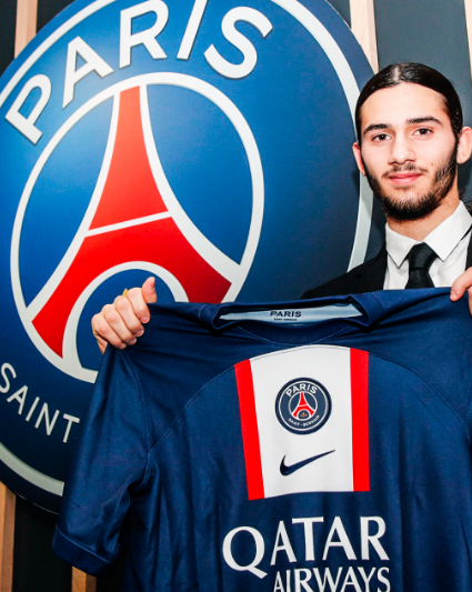 Ilyes Housni renovou com o PSG – Foto: Divulga&ccedil;&atilde;o/PSG