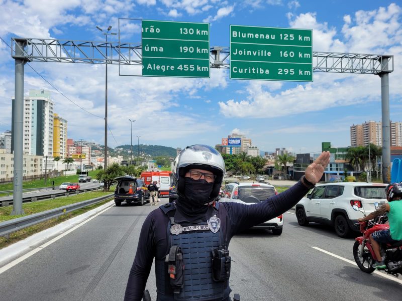 Pedestre &eacute; atropelado na Via Expressa, em Florian&oacute;polis – Foto: Reprodu&ccedil;&atilde;o/ND