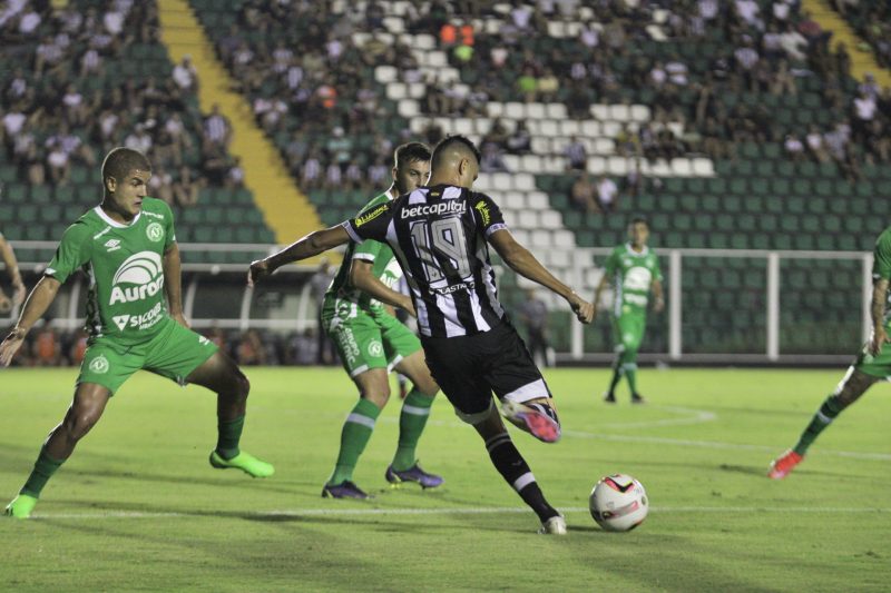 Figueirense fez um bom jogo, mas foi insuficiente diante da Chapecoense – Foto: Patrick Floriani/FFC/Divulga&ccedil;&atilde;o/ND