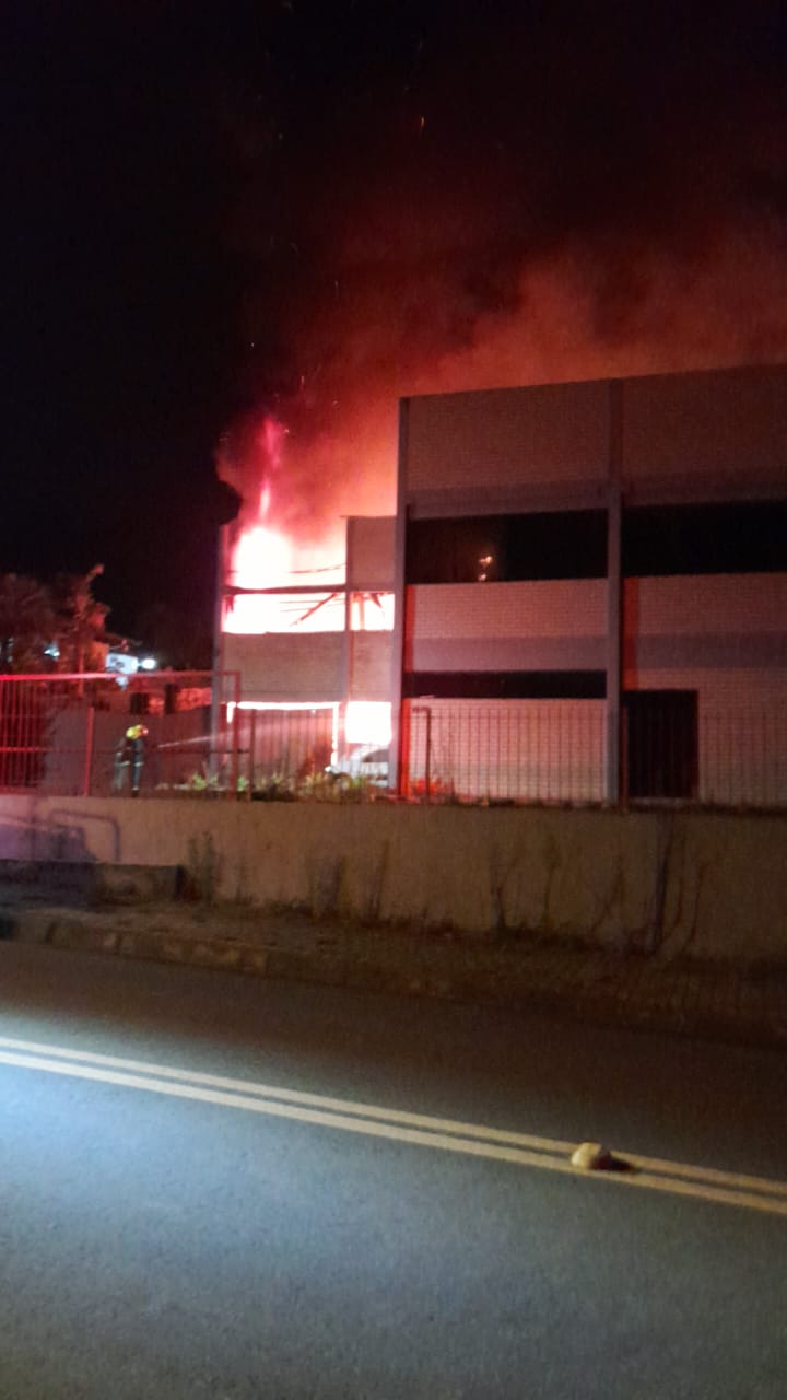 Fire destroys textile factory shed in Fortaleza Alta - Social Networks/Disclosure/ND