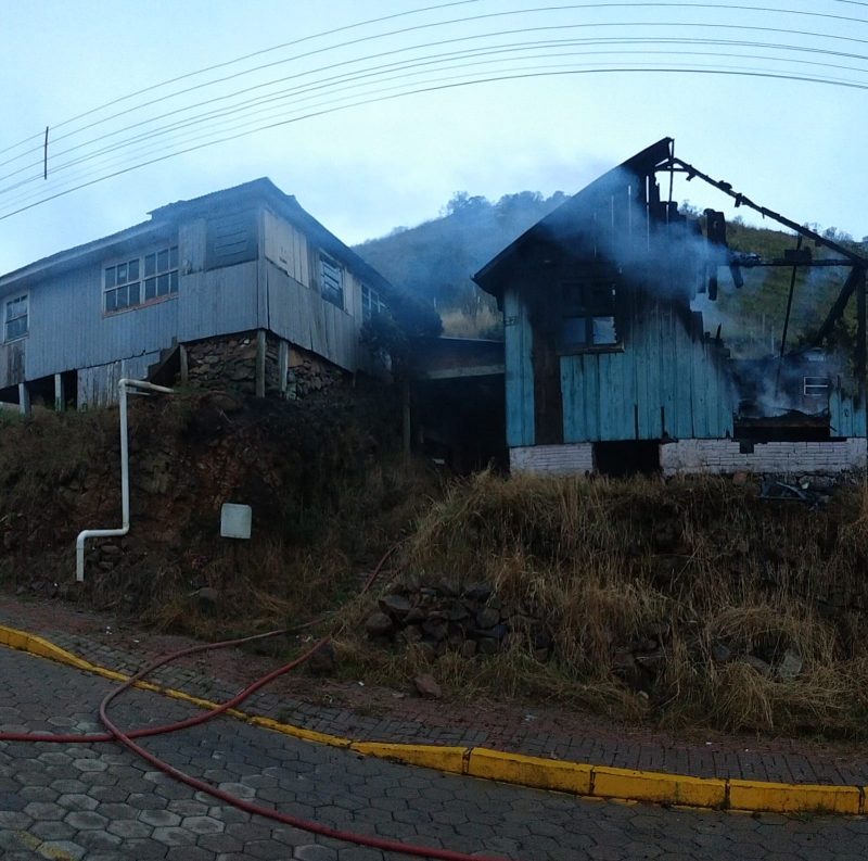 Incêndio em casa, em São Joaquim
