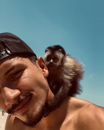 Yuri &eacute; muito ativo nas redes sociais e vive postando fotos com bichinhos – Foto: Reprodu&ccedil;&atilde;o/Internet