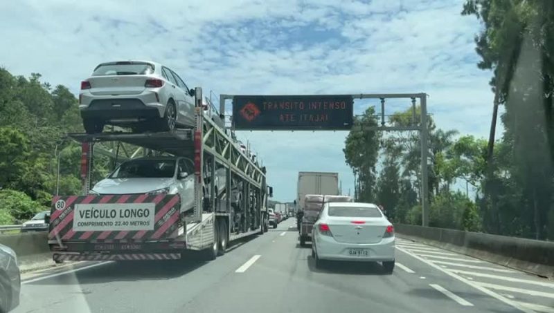 Imagens mostram tel&atilde;o se estimar tempo de viagem de Itapema a Itaja&iacute; – Foto: Reprodu&ccedil;&atilde;o/ND
