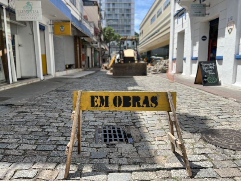 Obra de revitaliza&ccedil;&atilde;o do Centro Hist&oacute;rico come&ccedil;ou no in&iacute;cio de 2023, depois de muita pol&ecirc;mica sobre a manuten&ccedil;&atilde;o dos paralelep&iacute;pedos – Foto: Divulga&ccedil;&atilde;o/ND