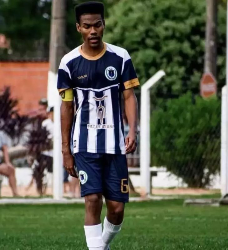 Fisiovida - - Jovem de 24 anos, jogador de futebol amador; - Sem