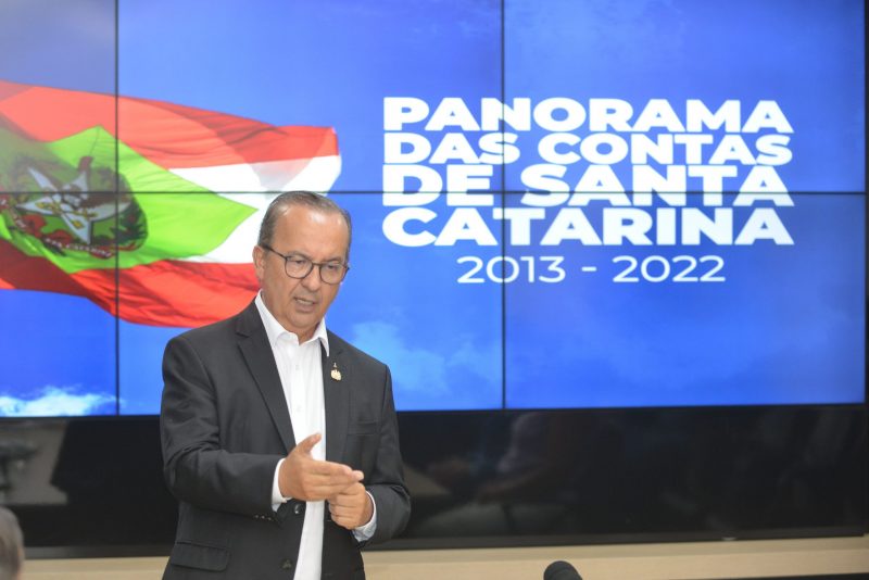 Governador Jorginho Mello em entrevista coletiva nesta ter&ccedil;a-feira (24) – Foto: Eduardo Valente/Divulga&ccedil;&atilde;o/ND