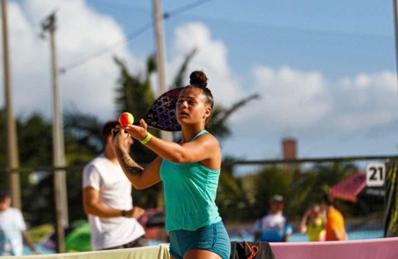 Catarinense Laura Amorim de 14 anos &eacute; um dos destaques das categorias de base do Beach Tennis nacional – Foto: virg&iacute;lio ferro