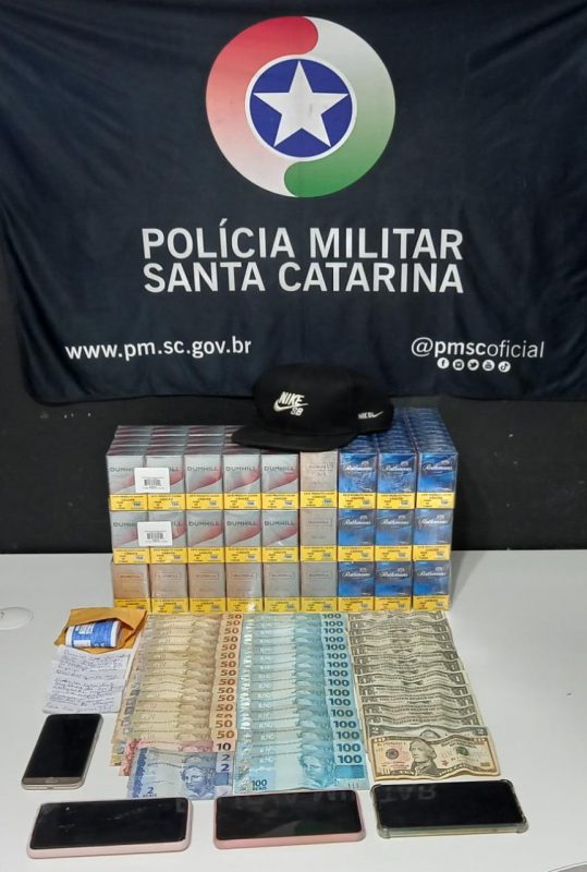 Trio que aplicou golpe comprou cigarros com cart&atilde;o de v&iacute;tima – Foto: Pol&iacute;cia Militar/Divulga&ccedil;&atilde;o/ND
