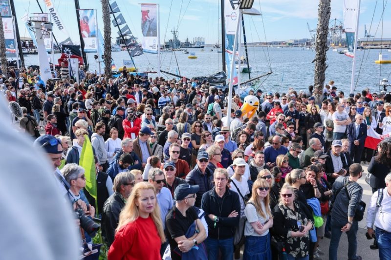 P&uacute;blico aguarda largada dos veleiros rumo &agrave; volta ao mundo – Foto: Sailing Energy/The Ocean Race/Divulga&ccedil;&atilde;o/ND