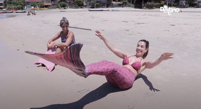 Marta Gomes vive a experi&ecirc;ncia de se transformar em sereia na Guarda do Emba&uacute; – Foto: NDTV/Divulga&ccedil;&atilde;o