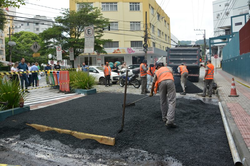 O investimento de quase R$ 2 milh&otilde;es vai contemplar mais de 19 bairros da cidade – Foto: Michele Lamin/Prefeitura de Blumenau