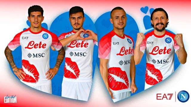 Nova camisa do Napoli para a temporada em homenagem ao Dia dos Namorados