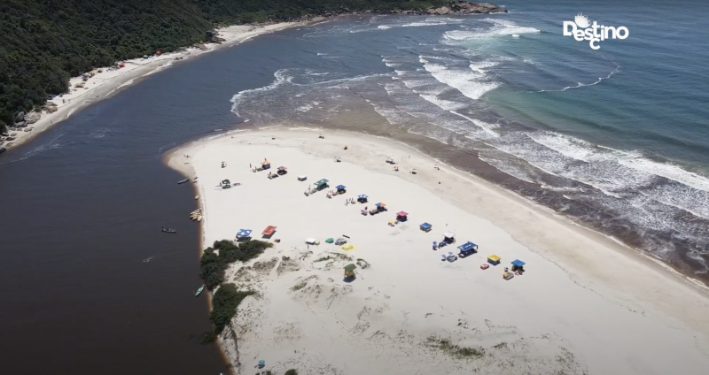O encontro do Rio da Madre com o mar proporciona condi&ccedil;&otilde;es perfeitas para a pratica do surf. – Foto: NDTV/Divulga&ccedil;&atilde;o