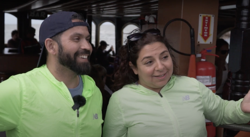 O passeio atra&iacute; pessoas de todas as partes, o casal de chilenos aproveitou para comemorar o anivers&aacute;rio de casamento em alto mar – Foto: NDTV/Divulga&ccedil;&atilde;o