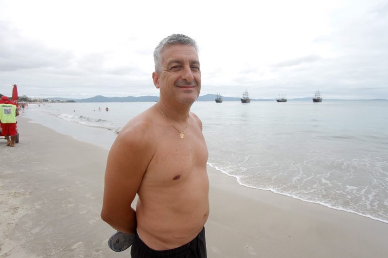 O turista Edgardo Orcesi da Argentina – Foto: Leo Munhoz/ND