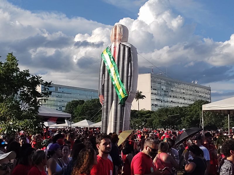 boneco gigantesco de lula