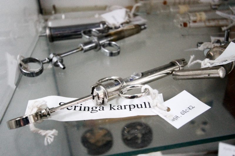 Pe&ccedil;as do futuro museu do Hospital Caridade – Foto: Leo Munhoz/ND