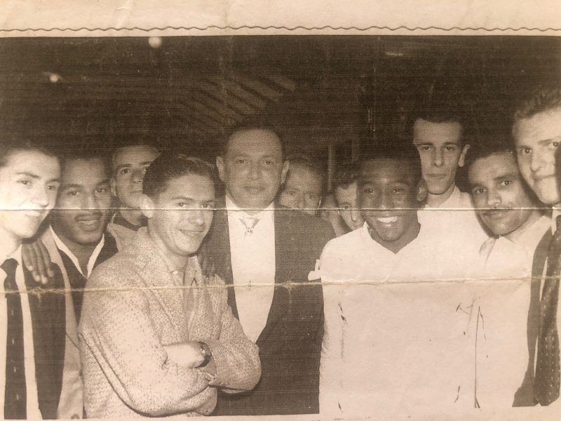 Pel&eacute; visitou o munic&iacute;pio em 1961 e encantou o p&uacute;blico com sua genialidade dentro das quatro linhas – Foto: Arquivo Pessoal/Reprodu&ccedil;&atilde;o/ND