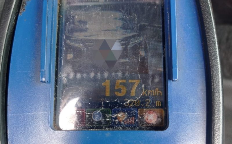 Um carro foi flagrado a 157 km/h na SC-157 em Novo Horizonte. &mdash; Foto: PMRv/Reprodu&ccedil;&atilde;o/ND