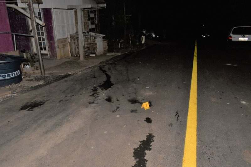 A enteada &eacute; suspeita de esfaquear o padrasto ap&oacute;s uma discuss&atilde;o. &mdash; Foto: Pol&iacute;cia Cient&iacute;fica/Reprodu&ccedil;&atilde;o/ND