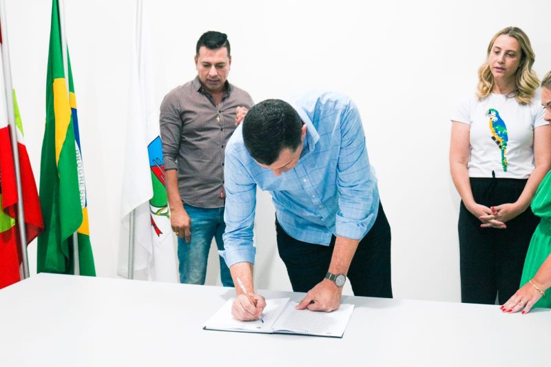 Prefeito Agenor Coral j&aacute; assinou o aumento, que est&aacute; no Di&aacute;rio Oficial – Foto: Divulga&ccedil;&atilde;o/ND