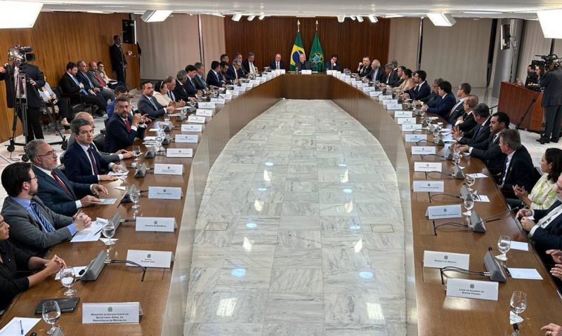 O presidente Lula em reuni&atilde;o com os governadores para debater a redu&ccedil;&atilde;o de a&ccedil;&otilde;es extremistas pelo pa&iacute;s – Foto: Fabio Rodrigues Pozzebom/Ag&ecirc;ncia Brasil/ND