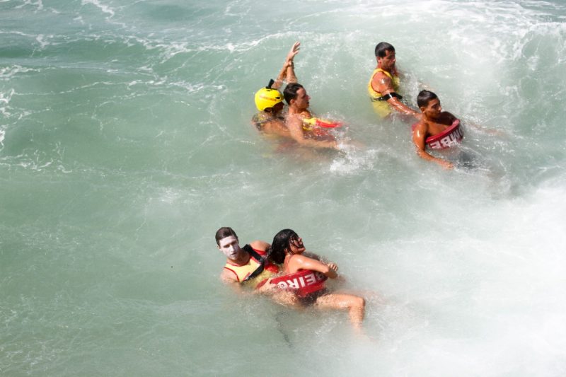 Salvamento durante simulado dos Bombeiros – Foto: Leo Munhoz/ND