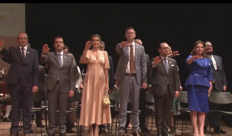 Novos secret&aacute;rios prestam juramento coletivo – Foto: Moacir Pereira