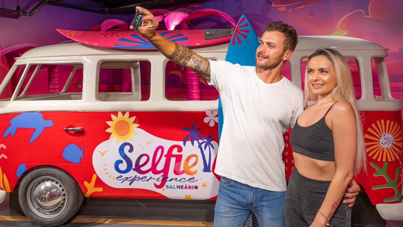 Selfie Experience inaugurou nesta ter&ccedil;a-feira (10) em Balne&aacute;rio Cambori&uacute; – Foto: Selfie Balne&aacute;rio/Reprodu&ccedil;&atilde;o/ND