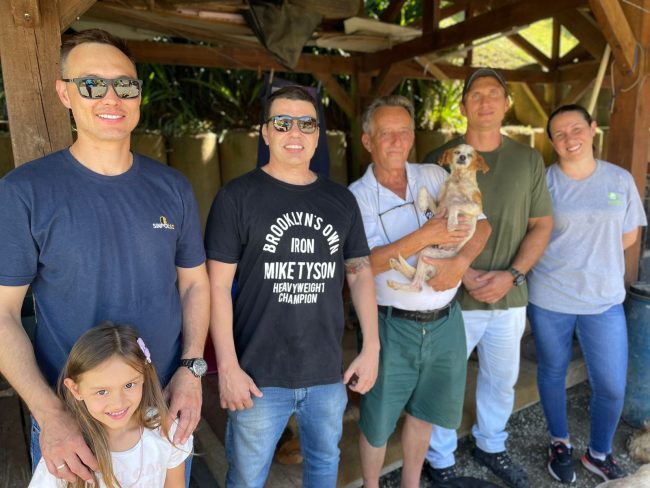 Policiais de Pomerode arrecadam 2,5 toneladas de ra&ccedil;&atilde;o para animais do S&iacute;tio Dona L&uacute;cia – Foto: Reprodu&ccedil;&atilde;o/ND