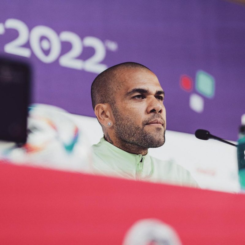 Desta vez, o irm&atilde;o do atleta, Ney Alves revelou que um advogado contratado pela fam&iacute;lia est&aacute; sendo impedido de falar com Daniel Alves no pres&iacute;dio em Barcelona. – Foto: Redes Sociais/Divulga&ccedil;&atilde;o/ND