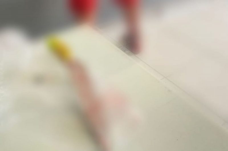 Faca usada para cometer o crime estava com marcas de sangue – Foto: Pol&iacute;cia Militar/Divulga&ccedil;&atilde;o/ND