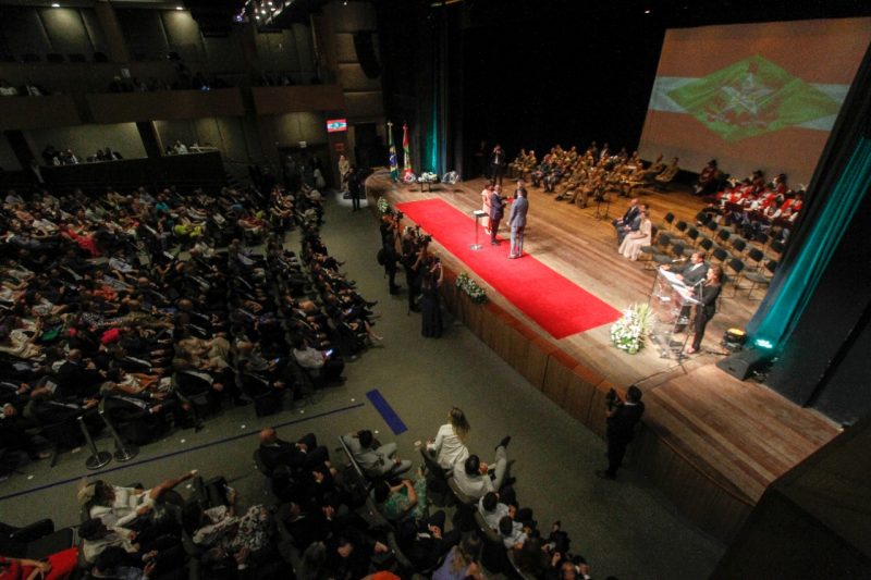 Cerim&ocirc;nia de posse dos secret&aacute;rios de governo de Santa Catarina ocorreu no Pedro Ivo na noite de domingo (1&ordm;) – Foto: Leo Munhoz/ND