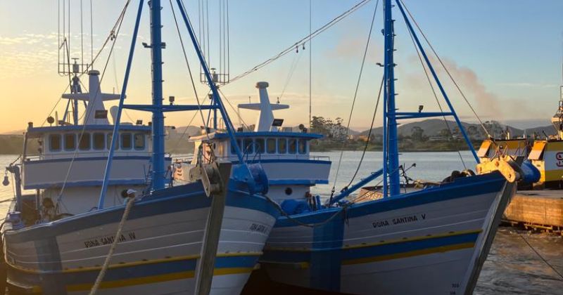 Inc&ecirc;ndio come&ccedil;ou no por&atilde;o da embarca&ccedil;&atilde;o – Foto: CBMSC/Reprodu&ccedil;&atilde;o/ND